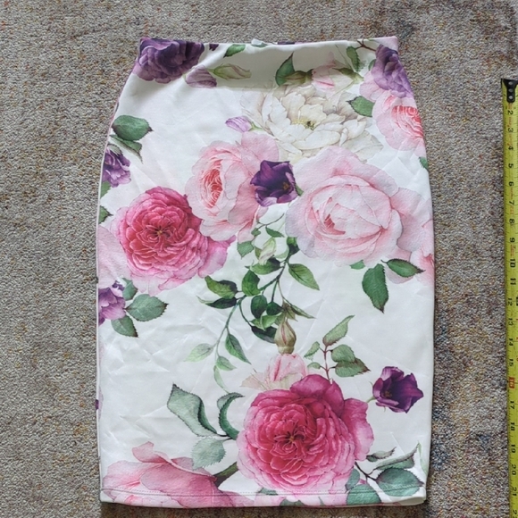 Dresses & Skirts - Floral Print Women's Skirt
